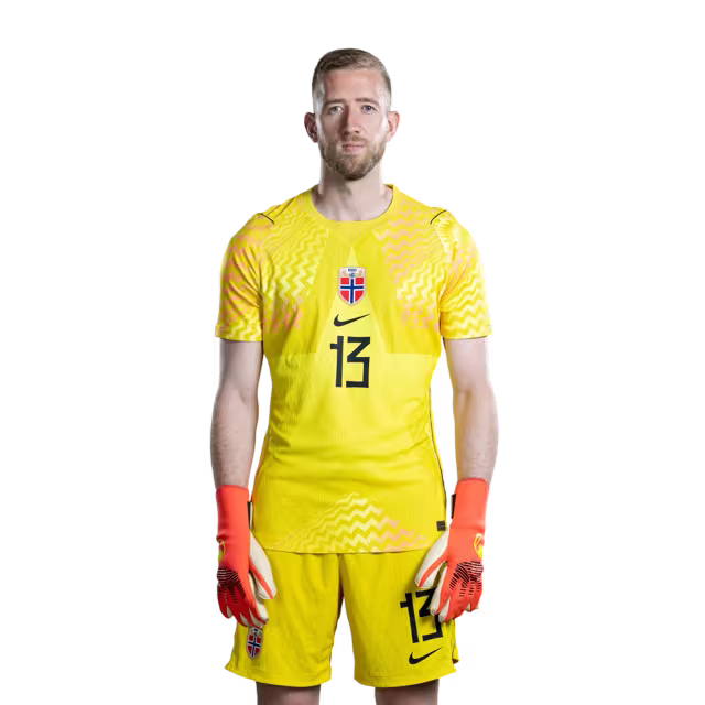 Norges landslag i fotball VM-drakt 2026 (spillerversjon/kampversjon) — Keepere: Nr. 1 Ørjan NYLAND, nr. 12 Sander TANGVIK, nr. 13 Egil SELVIK