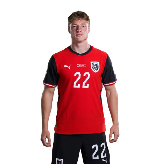 Österreichisches Nationalmannschaftstrikot für die WM 2026 (Spielerversion/Match-Version) – Mittelfeldspieler: Nr. 19 Dejan LJUBICIC, Nr. 20 Konrad LAIMER, Nr. 22 Alexander PRASS