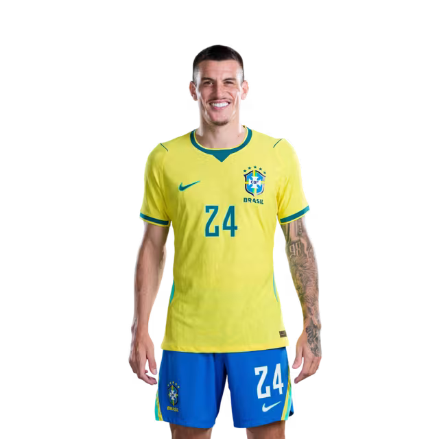 Camisa da Seleção Brasileira para a Copa do Mundo de 2026 (Versão Jogador/Versão de Jogo) — Defensores: Nº 16 DOUGLAS SANTOS, Nº 24 ROGER IBANEZ