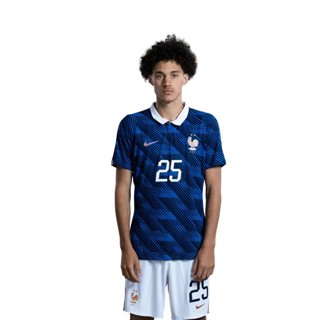 Maillot de l'équipe de France de football pour la Coupe du Monde 2026 (Version joueur/Version match) — Milieux de terrain : n° 14 Adrien RABIOT, n° 18 Warren ZAÏRE-EMERY, n° 24 Rayan CHERKI, n° 25 Maghnes AKLIOUCHE