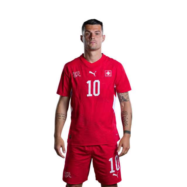 Schweizer Fußballnationalmannschaftstrikot 2026 (Spielerversion/Spielversion) — Mittelfeldspieler: Nr. 10 Granit Xhaka, Nr. 14 Ardon Jashari, Nr. 15 Djibril Sow