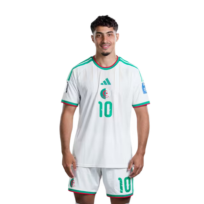 قميص المنتخب الجزائري لكرة القدم لكأس العالم 2026 (نسخة اللاعبين/نسخة المباريات) - لاعبو الوسط: رقم 6 رامز زروقي، رقم 8 حسام عوار، رقم 10 فارس شايبي