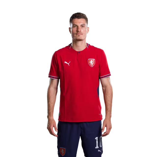 Dres české fotbalové reprezentace pro mistrovství světa 2026 (hráčská/zápasová verze) — Útočníci: č. 9 Adam HLOZEK, č. 10 Patrik Schick, č. 11 Jan KUCHTA