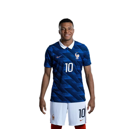 Maillot de l'équipe de France de football pour la Coupe du Monde 2026 (Version joueur/Version match) — Attaquants : n° 7 Ousmane DEMBÉLÉ, n° 9 Marcus THURAM, n° 10 Kylian MBAPPÉ