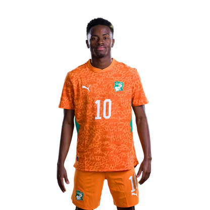 Maillot de l'équipe nationale de Côte d'Ivoire pour la Coupe du Monde 2026 (Version joueur/Version match) — Attaquants : n° 9 Ange-Yoan BONNY, n° 10 Simon ADINGRA, n° 11 Yan DIOMANDE