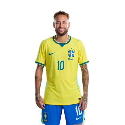 Camisa da Seleção Brasileira para a Copa do Mundo de 2026 (Versão Jogador/Versão de Jogo) — Atacantes: Nº 7 VINICIUS JUNIOR, Nº 9 MATHEUS CUNHA, Nº 10 NEYMAR JR