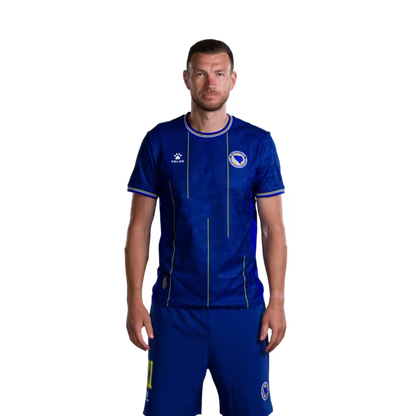 Bosna i Hercegovina 2026 World Cup Player Edition Match Dres - Napadači br. 9 Samed Baždar, br. 10 Ermedin Demirović, br. 11 Edin Džeko.