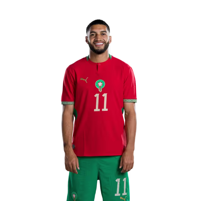 قميص المنتخب المغربي لكرة القدم لكأس العالم 2026 (نسخة اللاعبين/نسخة المباريات) — لاعبو خط الوسط: رقم 8 عز الدين أوناحي، رقم 11 إسماعيل صيباري، رقم 15 سمير المرابط.