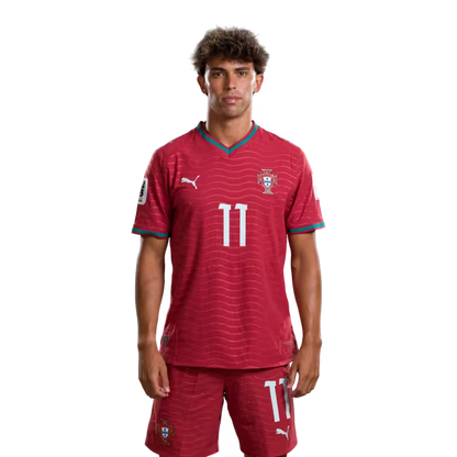Camisola da Seleção Portuguesa de Futebol para o Mundial 2026 (versão de jogador/versão de jogo) - Avançados: Nº 7 CRISTIANO RONALDO, Nº 9 GONCALO RAMOS, Nº 11 JOAO FELIX