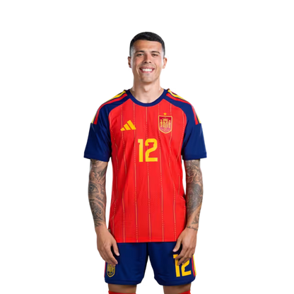 Camiseta de fútbol de España para el Mundial 2026 Versión jugador Versión partido - Defensa nº 5 Marcos LLORENTE, nº 12 Pedro PORRO, nº 14 Aymeric LAPORTE