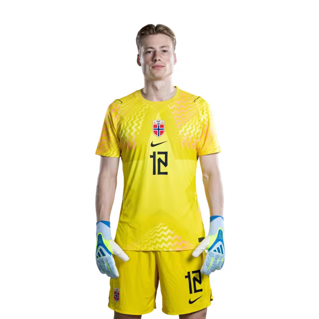 Norges landslag i fotball VM-drakt 2026 (spillerversjon/kampversjon) — Keepere: Nr. 1 Ørjan NYLAND, nr. 12 Sander TANGVIK, nr. 13 Egil SELVIK