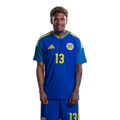 Jersey di Kopa Mundial 2026 Selekshon Nashonal di Futbòl Kòrsou (Vershon di Hungadó/Vershon di Partido) —Delanteronan: No.13 Tyrese NOSLIN, No.14 Kenji GORRE, No.16 Jearl MARGARITHA