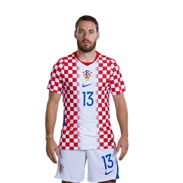 Dres hrvatske nogometne reprezentacije za Svjetsko prvenstvo 2026. (verzija za igrača/verzija za utakmicu) — Veznjaci: Br. 13 Nikola VLASIĆ, Br. 15 Mario PASALIĆ, Br. 16 Martin BATURINA