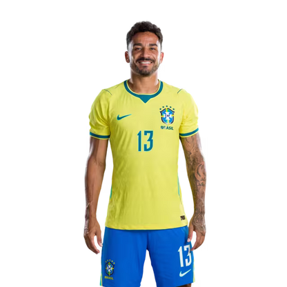 Camisa da Seleção Brasileira para a Copa do Mundo de 2026 (Versão Jogador/Versão de Jogo) — Defensores: Nº 13 DANILO, Nº 14 BREMER, Nº 15 LEO PEREIRA