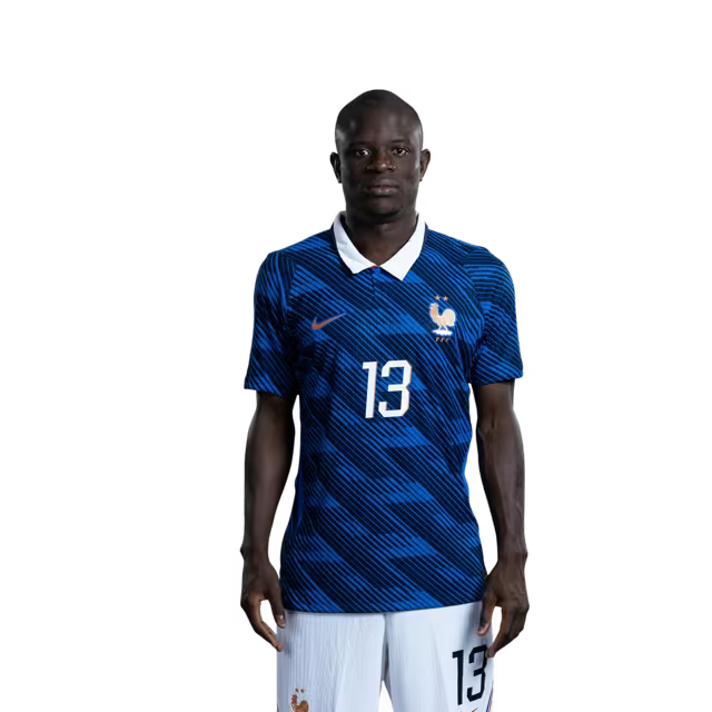 Maillot de l'équipe de France de football pour la Coupe du Monde 2026 (version joueur/version match) — Milieux de terrain : n° 6 Manu Koné, n° 8 Aurélien Tchouaméni, n° 13...