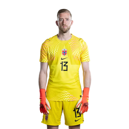 Norges landslag i fotball VM-drakt 2026 (spillerversjon/kampversjon) — Keepere: Nr. 1 Ørjan NYLAND, nr. 12 Sander TANGVIK, nr. 13 Egil SELVIK
