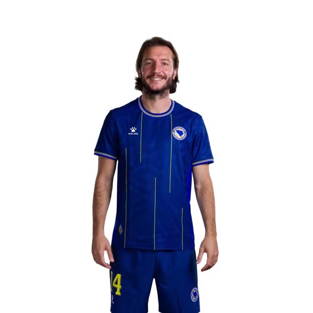 Dres fudbalske reprezentacije Bosne i Hercegovine FIFA Svjetskog prvenstva 2026. (verzija za igrače i verzija utakmice) - Vezni igrači: Br.14 Ivan Šunjić, Br.15 Amar Memić, Br.16 Amir Hadžiahmetović