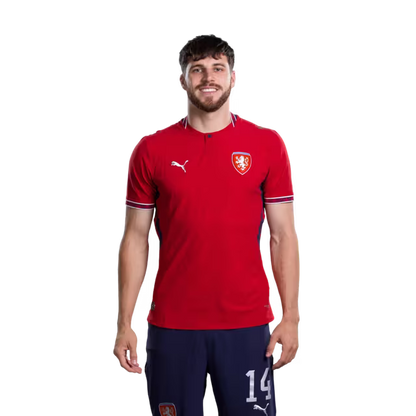 Dres české fotbalové reprezentace na mistrovství světa 2026 (hráčská/zápasová verze) — Obránci: č. 14 David JURÁŠEK, č. 20 Jaroslav ZELENÝ, č. 21 David DOUDERA
