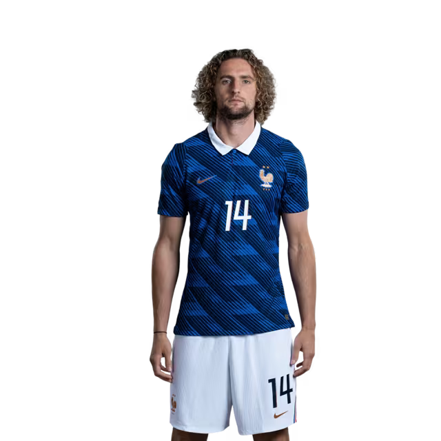 Maillot de l'équipe de France de football pour la Coupe du Monde 2026 (Version joueur/Version match) — Milieux de terrain : n° 14 Adrien RABIOT, n° 18 Warren ZAÏRE-EMERY, n° 24 Rayan CHERKI, n° 25 Maghnes AKLIOUCHE