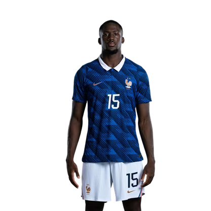 Maillot de l'équipe de France de football pour la Coupe du Monde 2026 (Version joueur/Version match) — Défenseurs : n° 5 Jules KOUNDÉ, n° 15 Ibrahima KONATÉ, n° 17 William SALIBA