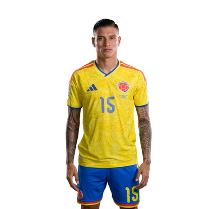Camiseta de la Selección Nacional de Fútbol de Colombia para el Mundial 2026 (Versión jugador/Versión partido) — Centrocampistas: N.º 10 James RODRÍGUEZ, N.º 11 Jhon ARIAS, N.º 15 Juan PORTILLA