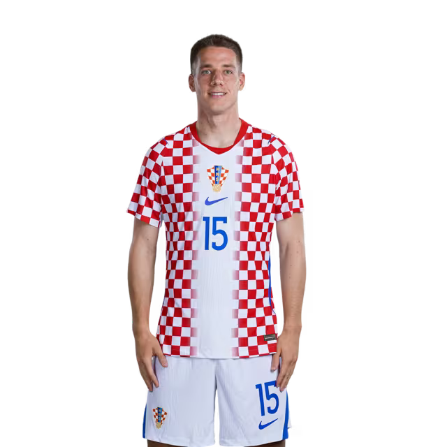 Dres hrvatske nogometne reprezentacije za Svjetsko prvenstvo 2026. (verzija za igrača/verzija za utakmicu) — Veznjaci: Br. 13 Nikola VLASIĆ, Br. 15 Mario PASALIĆ, Br. 16 Martin BATURINA