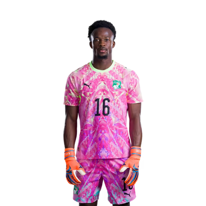 Maillot de l'équipe nationale de football de Côte d'Ivoire pour la Coupe du monde 2026 (version joueur/version match) — Gardiens de but : n°1 Yahia Fofana, n°16 Mohamed KONE, n°23 Alban Lafont