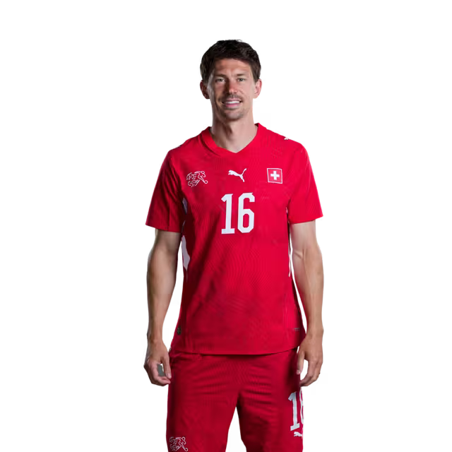 Schweizer Fußballnationalmannschaftstrikot 2026 (Spielerversion/Spielversion) — Stürmer: Nr. 7 Breel Embolo, Nr. 11 Dan Ndoye, Nr. 16 Christian Fassnacht