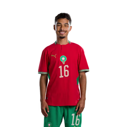 قميص منتخب المغرب لكرة القدم لكأس العالم 2026 (نسخة اللاعب/نسخة المباراة) - لاعبو الوسط: رقم 16 جسيم ياسين، رقم 23 بلال الخنوس، رقم 24 نيل العيناوي