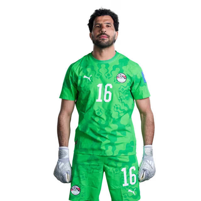 قميص المنتخب المصري لكرة القدم لكأس العالم 2026 (نسخة اللاعبين/نسخة المباريات) — حراس المرمى: رقم 1 محمد الشناوي، رقم 16 المهدي سليمان، رقم 23 مصطفى شوبير، رقم 26 محمد علاء.