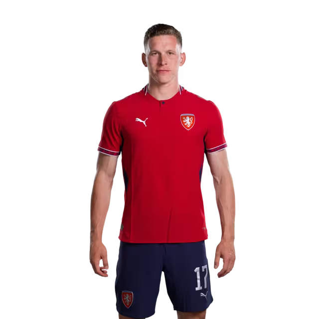 Dres české fotbalové reprezentace pro mistrovství světa 2026 (hráčská/zápasová verze) — Záložníci: č. 8 Vladimir DARIDA, č. 12 Lukáš CERV, č. 17 Lukáš PROVOD