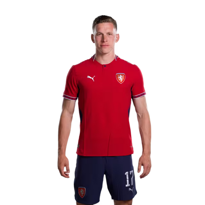 Dres české fotbalové reprezentace pro mistrovství světa 2026 (hráčská/zápasová verze) — Záložníci: č. 8 Vladimir DARIDA, č. 12 Lukáš CERV, č. 17 Lukáš PROVOD
