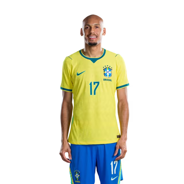 Camisa da Seleção Brasileira para a Copa do Mundo de 2026 (Versão Jogador/Versão de Jogo) — Meio-campistas: Nº 17 FABINHO, Nº 18 DANILO SANTOS, Nº 20 LUCAS PAQUETÁ