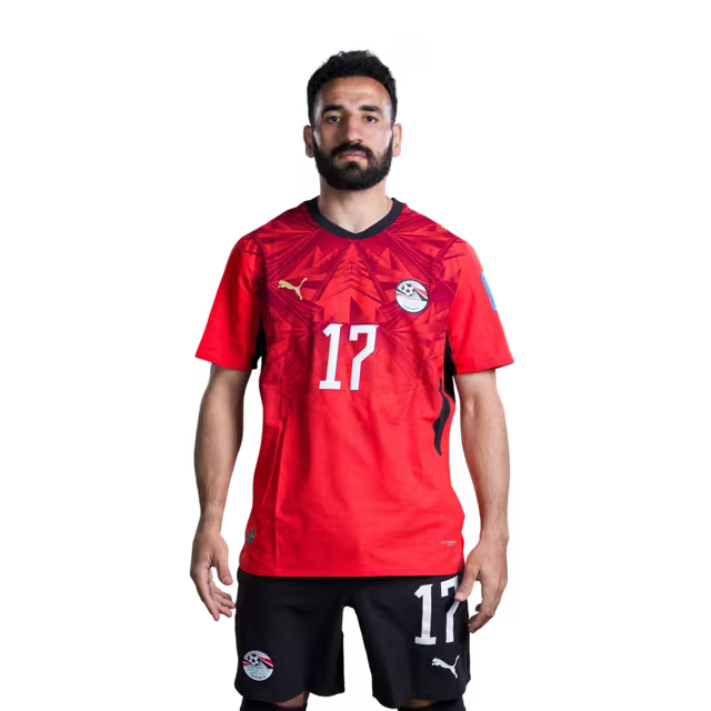 قميص المنتخب المصري لكرة القدم لكأس العالم 2026 (نسخة اللاعبين/نسخة المباريات) — لاعبو الوسط: رقم 17 مهند لاشين، رقم 18 نبيل دونجا، رقم 19 مروان عطية، رقم 21 محمود صابر.