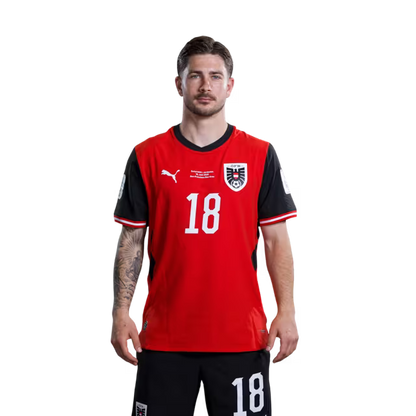 Österreichisches Nationalmannschaftstrikot für die WM 2026 (Spielerversion/Match-Version) – Mittelfeldspieler: Nr. 10 Florian GRILLITSCH, Nr. 17 Carney CHUKWUEMEKA, Nr. 18 Romano SCHMID