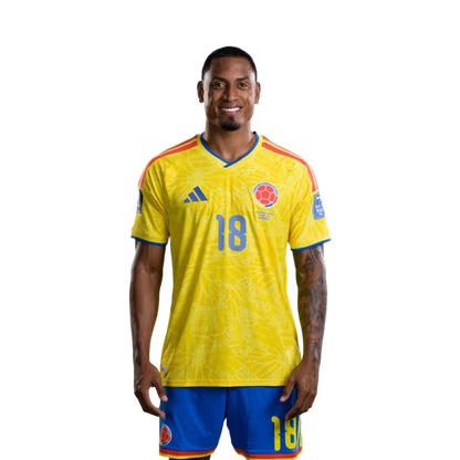 Camiseta de la Selección Nacional de Fútbol de Colombia para el Mundial 2026 (Versión jugador/Versión partido) — Defensas: N.º 18 Willer DITTA, N.º 22 Deiver MACHADO, N.º 23 Davinson SÁNCHEZ
