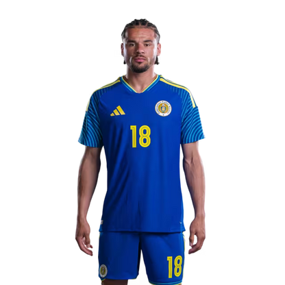 Jersey di Kopa Mundial 2026 Selekshon Nashonal di Futbòl Kòrsou (Vershon di Hungadó/Vershon di Partido) —Defensornan: No.5 Sherel FLORANUS, No.18 Armando BISHOP, No.20 Joshua BRENET