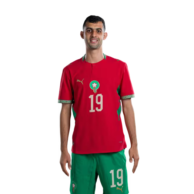 قميص المنتخب المغربي لكرة القدم لكأس العالم 2026 (نسخة اللاعبين/نسخة المباريات) — المدافعون: رقم 19 يوسف بلعمري، رقم 25 رضوان حلحال، رقم 26 أنس صلاح الدين.