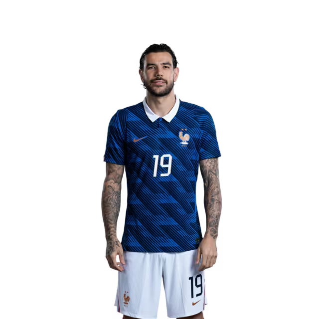 Maillot de l'équipe de France de football pour la Coupe du Monde 2026 (Version joueur/Version match) — Défenseurs : n° 19 Theo Hernandez, n° 21 Lucas Hernandez, n° 26 Maxence Lacroix