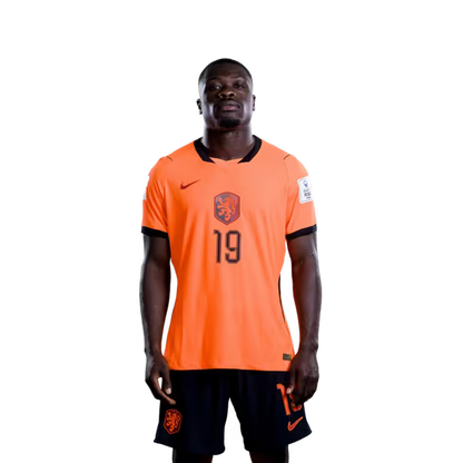 Nederlands elftal WK-shirt 2026 (spelersversie/wedstrijdversie) — Aanvallers: nr. 17 Noa Lang, nr. 18 Donyell Malen, nr. 19 Brian Brobbey, nr. 24 Crysencio Summerville