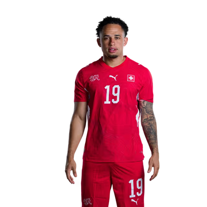 Schweizer Fußballnationalmannschaftstrikot 2026 (Spielerversion/Spielversion) – Stürmer: Nr. 17 Ruben Vargas, Nr. 19 Noah Okafor, Nr. 23 Zeki Amdouni, Nr. 26 Cedric Itten