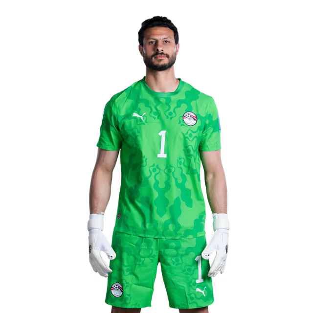 قميص المنتخب المصري لكرة القدم لكأس العالم 2026 (نسخة اللاعبين/نسخة المباريات) — حراس المرمى: رقم 1 محمد الشناوي، رقم 16 المهدي سليمان، رقم 23 مصطفى شوبير، رقم 26 محمد علاء.