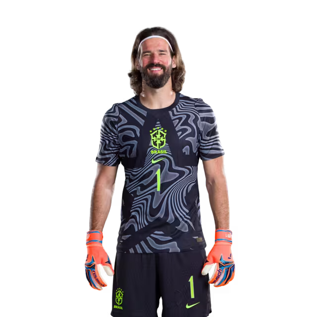 Camisa da Seleção Brasileira para a Copa do Mundo de 2026 (Versão Jogador/Versão de Jogo) — Goleiros: Nº 1 ALISSON, Nº 17 Charles DE KETELAERE, Nº 26 Matias FERNANDEZ-PARDO
