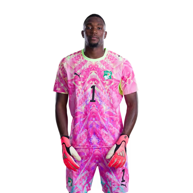 Maillot de l'équipe nationale de football de Côte d'Ivoire pour la Coupe du monde 2026 (version joueur/version match) — Gardiens de but : n°1 Yahia Fofana, n°16 Mohamed KONE, n°23 Alban Lafont
