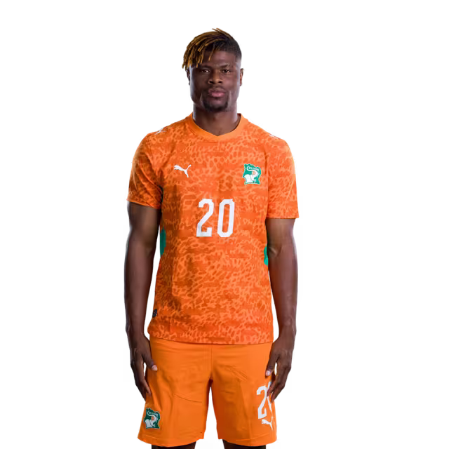 Maillot de l'équipe nationale de Côte d'Ivoire pour la Coupe du Monde 2026 (Version joueur/Version match) — Défenseurs : n° 20 Emmanuel AGBADOU, n° 21 Evan NDICKA