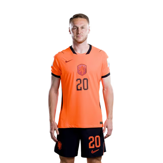 Nederlands voetbalelftal WK 2026-shirt (spelersversie/wedstrijdversie) — Middenvelders: nr. 14 Tijjani REIJNDERS, nr. 16 Guus TIL, nr. 20 Teun KOOPMEINERS