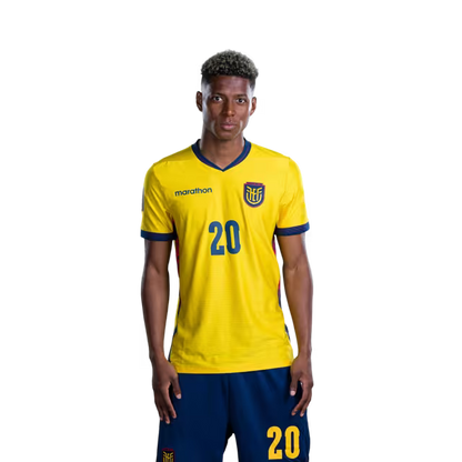 Camiseta de la Selección Nacional de Fútbol de Ecuador para el Mundial 2026 (Versión de jugador/Versión de partido) — Delanteros: N.° 16 Jordy CAICEDO, N.° 19 Gonzalo PLATA, N.° 20 Nilson ANGULO, N.° 24 Jeremy AREVALO