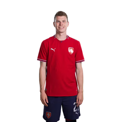 Dres české fotbalové reprezentace na mistrovství světa 2026 (hráčská/zápasová verze) — Obránci: č. 14 David JURÁŠEK, č. 20 Jaroslav ZELENÝ, č. 21 David DOUDERA