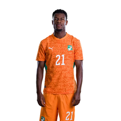 Maillot de l'équipe nationale de Côte d'Ivoire pour la Coupe du Monde 2026 (Version joueur/Version match) — Défenseurs : n° 20 Emmanuel AGBADOU, n° 21 Evan NDICKA