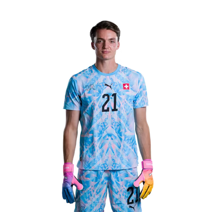 Schweizer Fußballnationalmannschaftstrikot 2026 (Spielerversion/Spielversion) — Torhüter: Nr. 1 Gregor Kobel, Nr. 12 Yvon Mvogo, Nr. 21 Marvin Keller